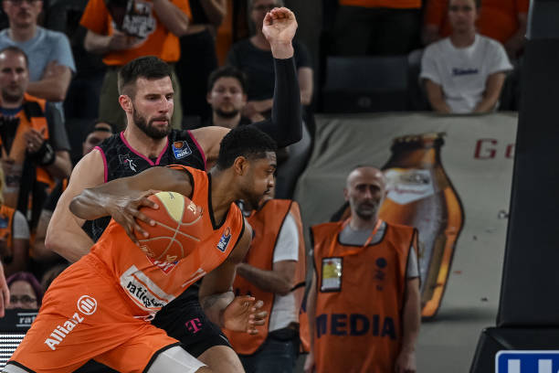 使后防线缺 使后防线缺